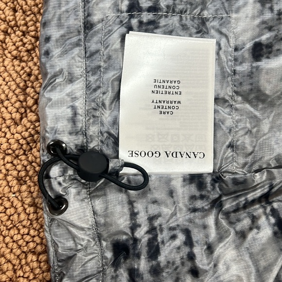 NWT CANADA GOOSE Cypress Vest Black Label Packable tie dye print size xs - Picture 15 of 16